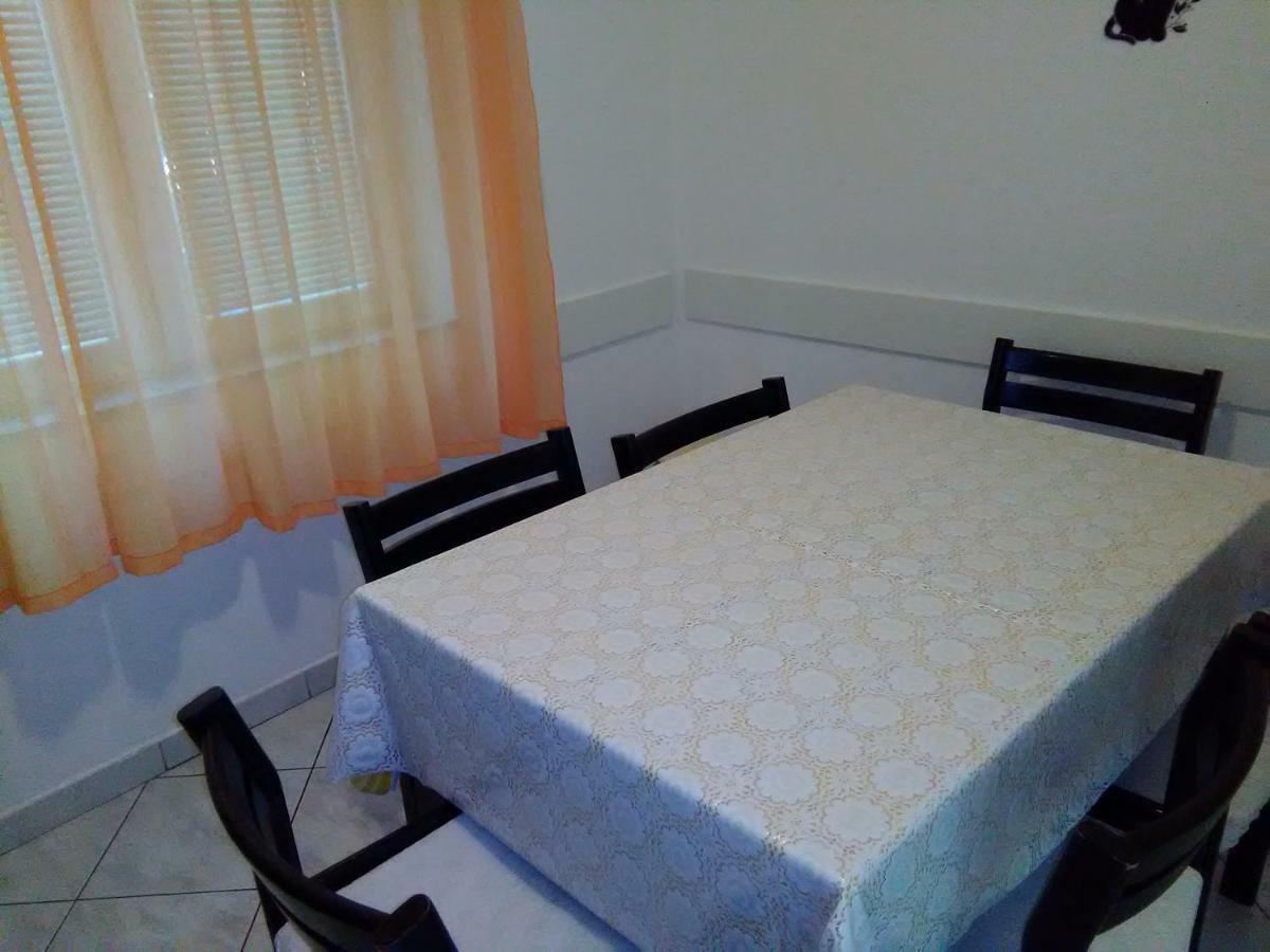 Apartments Mare Croatia Сен Екстериор снимка